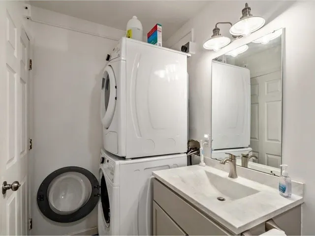 $235,000 | 5 Hildred Drive, Burlington, VT 05401