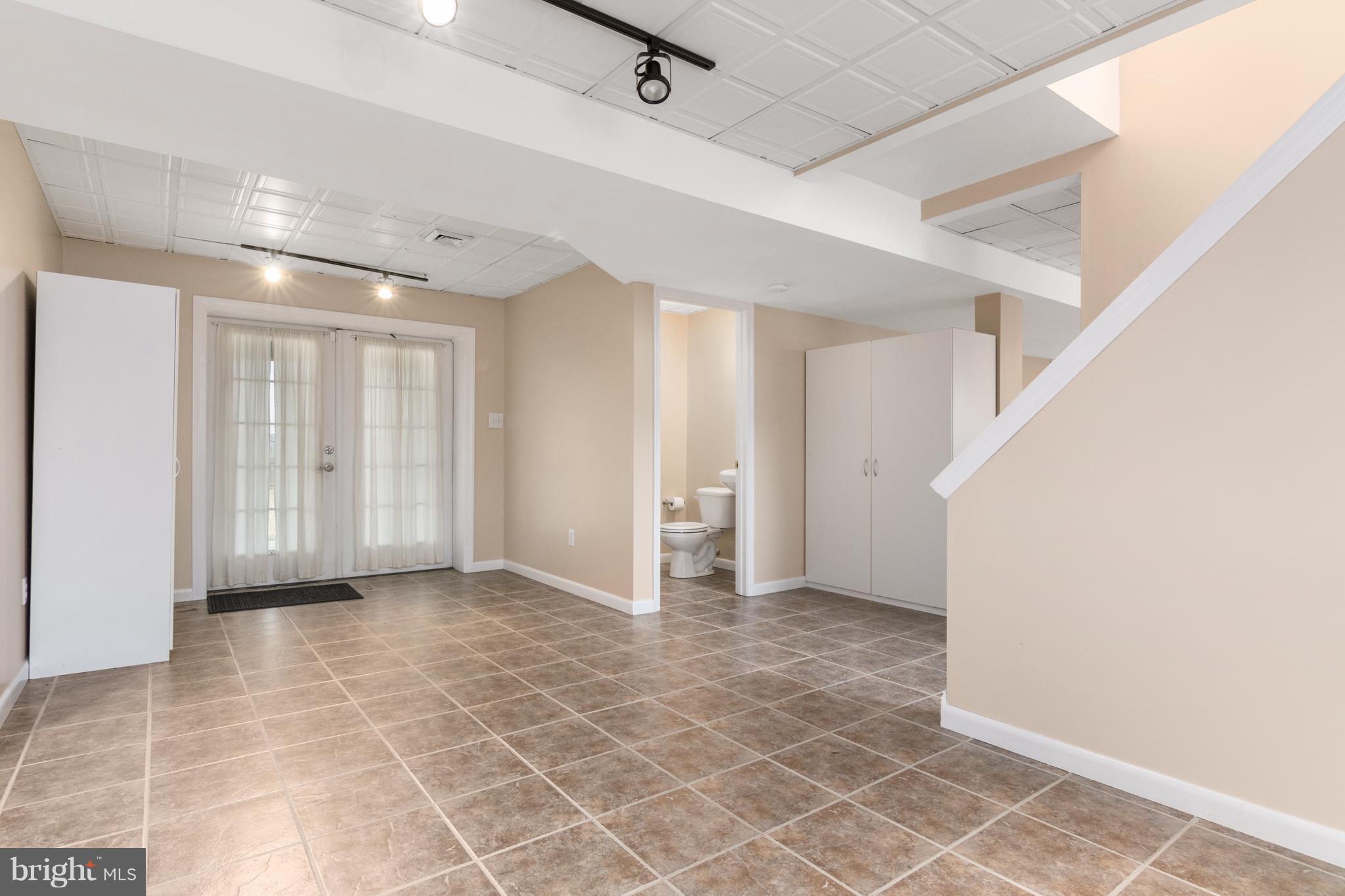 105 Bar Harbor Road Pasadena, MD 21122 - Photo 23 of 30 Family Room