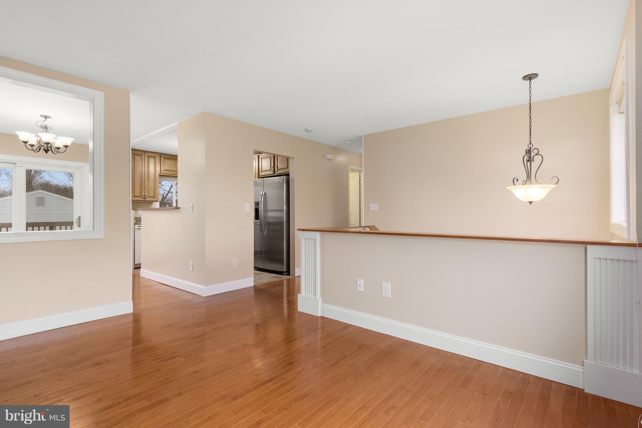 105 Bar Harbor Road Pasadena, MD 21122 - Photo 5 of 30 Living Room