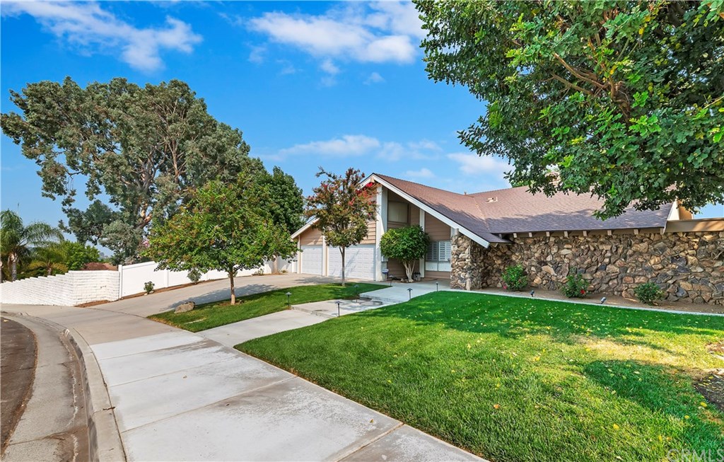 1385 Tareyton Drive Riverside, CA 92506 - Photo 3 of 36