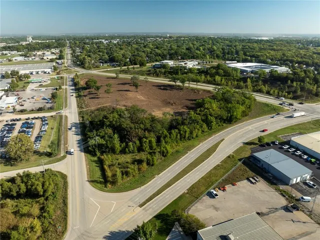 $2,200,000 | 2900-2905 Haskell Lane, Lawrence, KS 66046