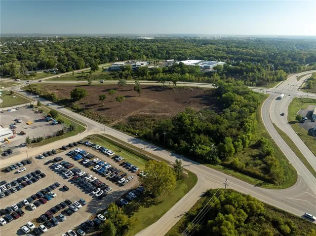 $2,200,000 | 2900-2905 Haskell Lane, Lawrence, KS 66046