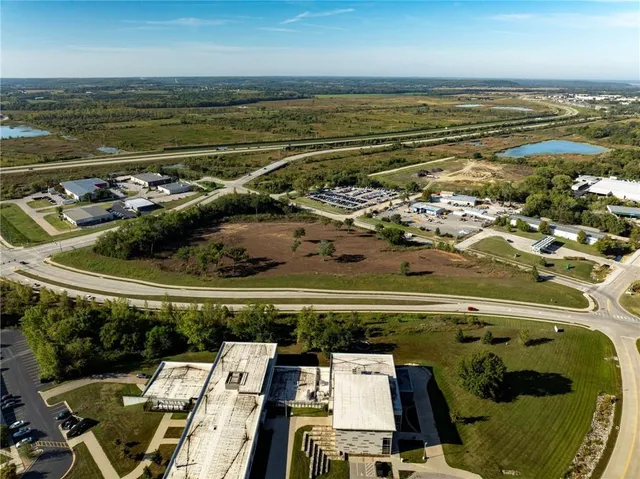 $2,200,000 | 2900-2905 Haskell Lane, Lawrence, KS 66046