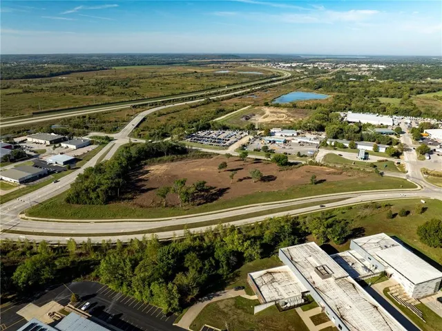 $2,200,000 | 2900-2905 Haskell Lane, Lawrence, KS 66046