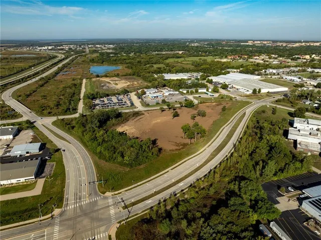 $2,200,000 | 2900-2905 Haskell Lane, Lawrence, KS 66046