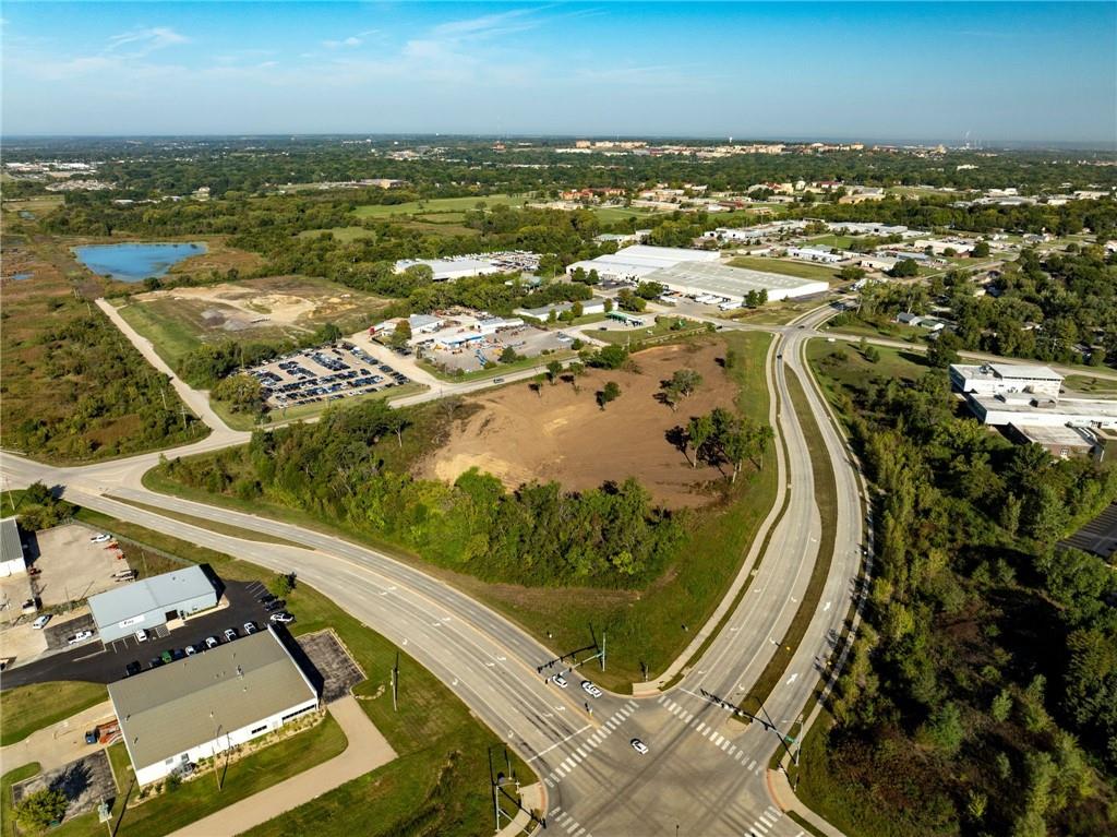 2900-2905 Haskell Lane Lawrence, KS 66046 - Photo 23 of 36