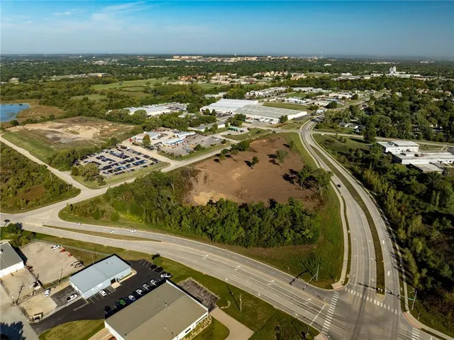 $2,200,000 | 2900-2905 Haskell Lane, Lawrence, KS 66046