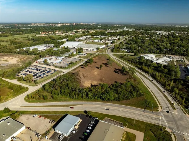 $2,200,000 | 2900-2905 Haskell Lane, Lawrence, KS 66046