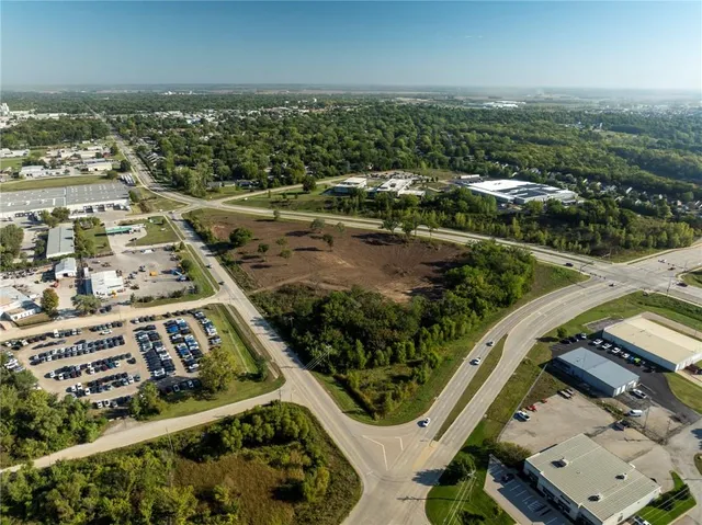 $2,200,000 | 2900-2905 Haskell Lane, Lawrence, KS 66046