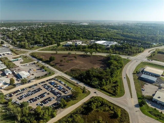 $2,200,000 | 2900-2905 Haskell Lane, Lawrence, KS 66046