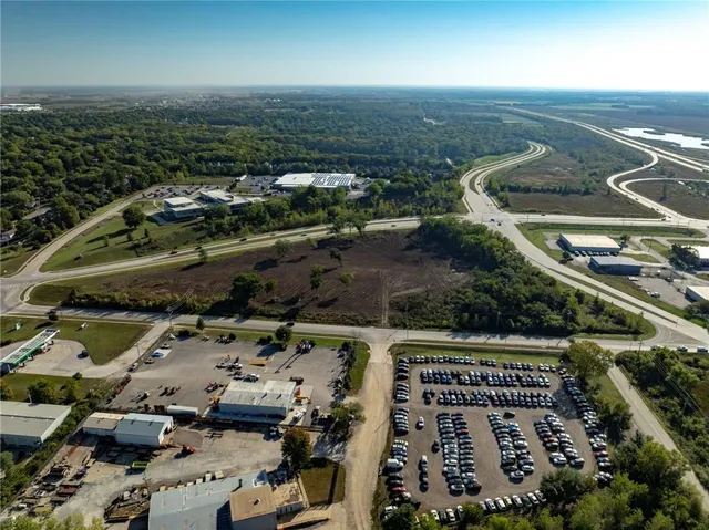 $2,200,000 | 2900-2905 Haskell Lane, Lawrence, KS 66046