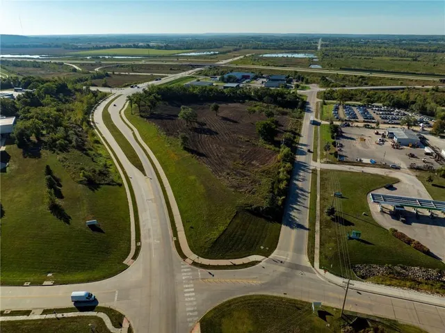 $2,200,000 | 2900-2905 Haskell Lane, Lawrence, KS 66046