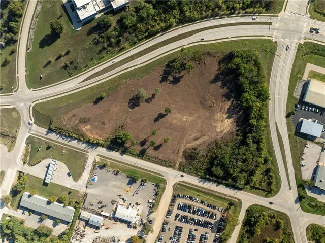 $2,200,000 | 2900-2905 Haskell Lane, Lawrence, KS 66046