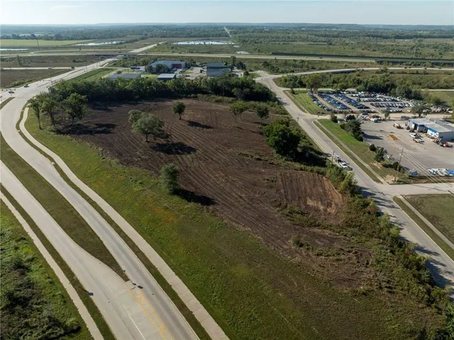 $2,200,000 | 2900-2905 Haskell Lane, Lawrence, KS 66046