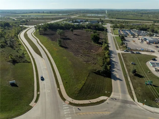 $2,200,000 | 2900-2905 Haskell Lane, Lawrence, KS 66046