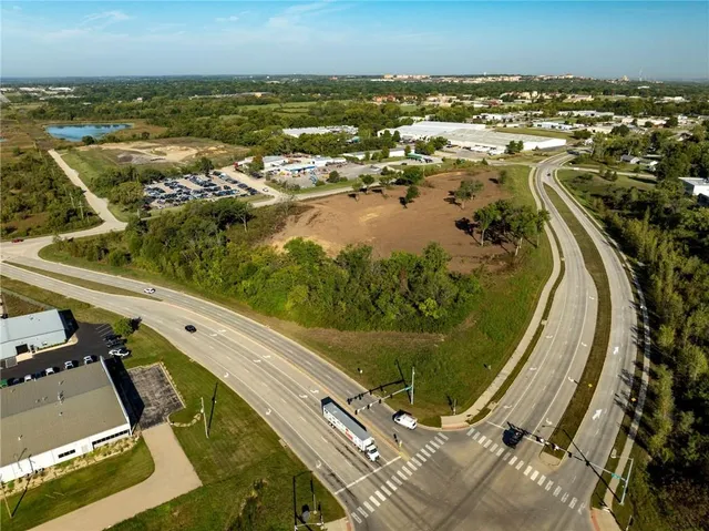 $2,200,000 | 2900-2905 Haskell Lane, Lawrence, KS 66046