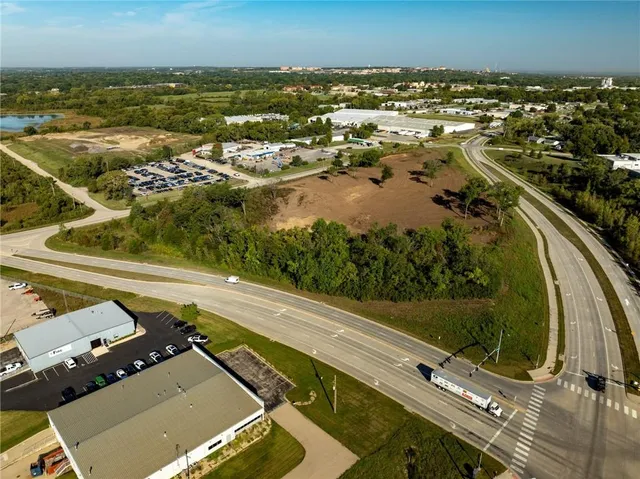 $2,200,000 | 2900-2905 Haskell Lane, Lawrence, KS 66046