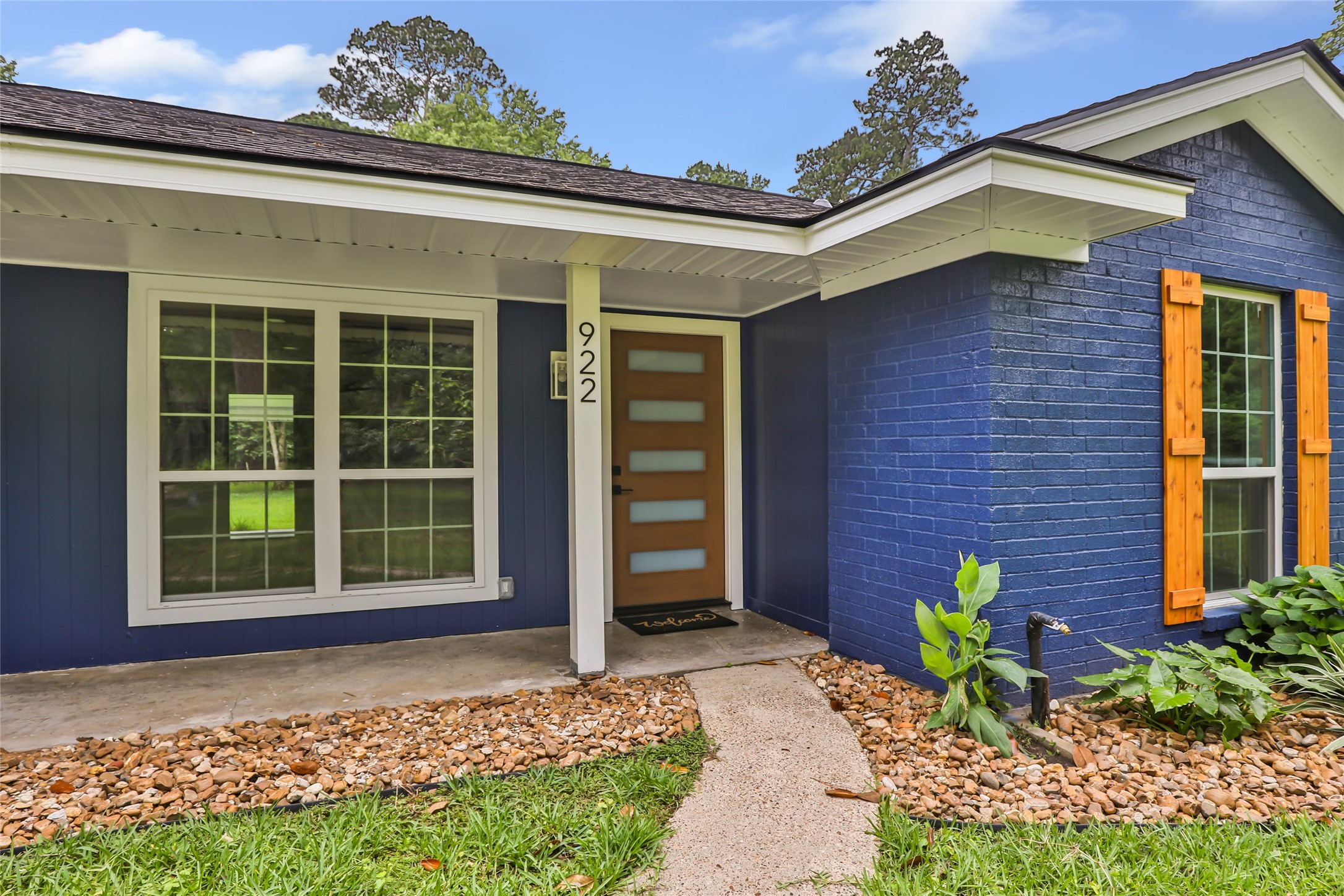 Beautifully Renovated Ranch Home In Huffman! New Roof/Windows/Landscaping/Furnace/Full Remodel!!