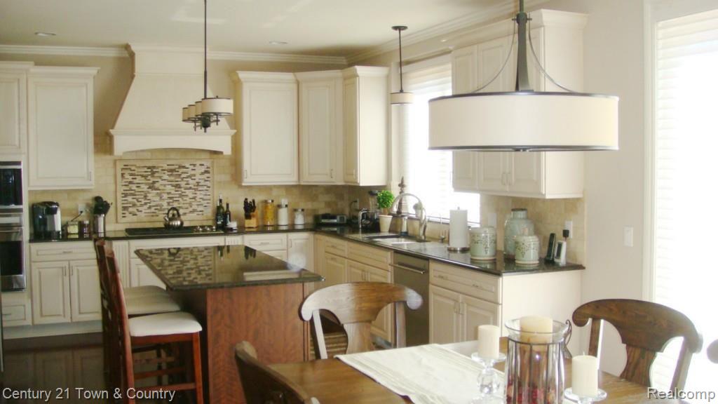 2947 South Addison Circle Rochester, MI 48306 - Photo 23 of 54 Gormet Kitchen