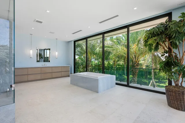 $85,000,000 | 1260 South Ocean Boulevard, Manalapan, FL 33462