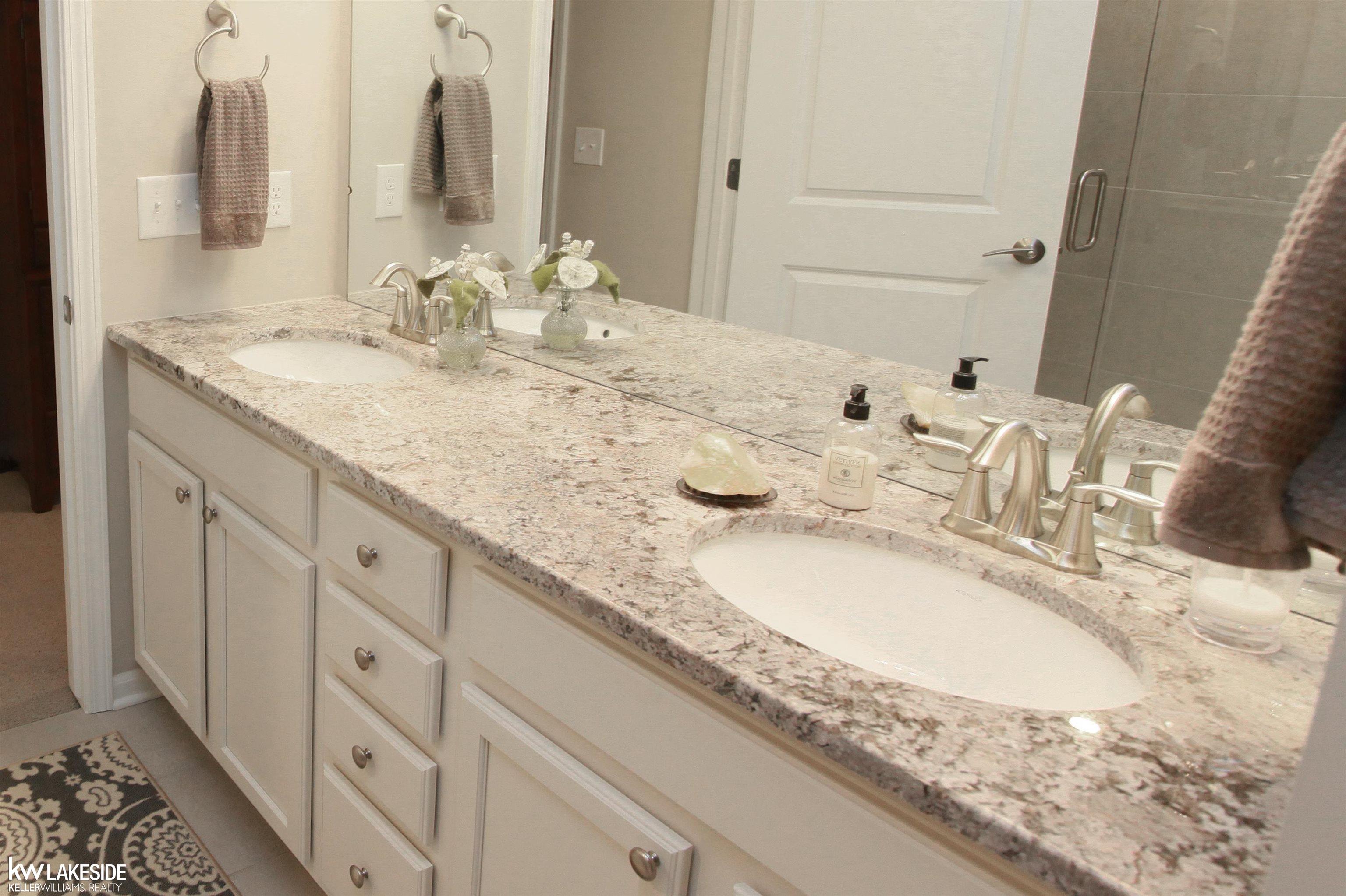 753 Hummingbird Drive Rochester, MI 48307 - Photo 15 of 21 50168272-e423265a-c32a-48ed-a519-30b9ccfe0e1c.JPG