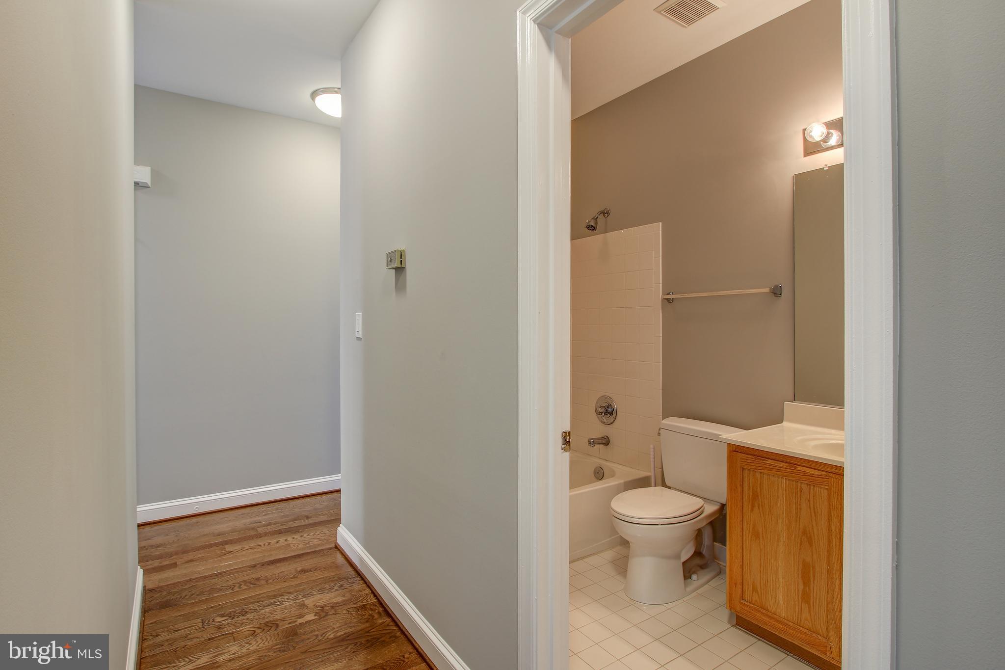 13620 Ryton Ridge Lane Gainesville, VA 20155 - Photo 24 of 34 Hall with access to second Full Bathroom