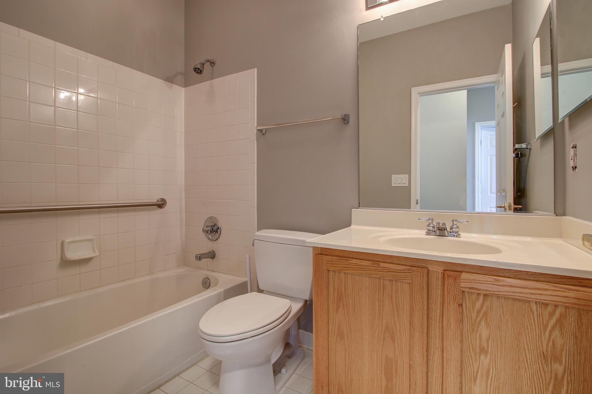 13620 Ryton Ridge Lane Gainesville, VA 20155 - Photo 25 of 34 Second Full Bathroom