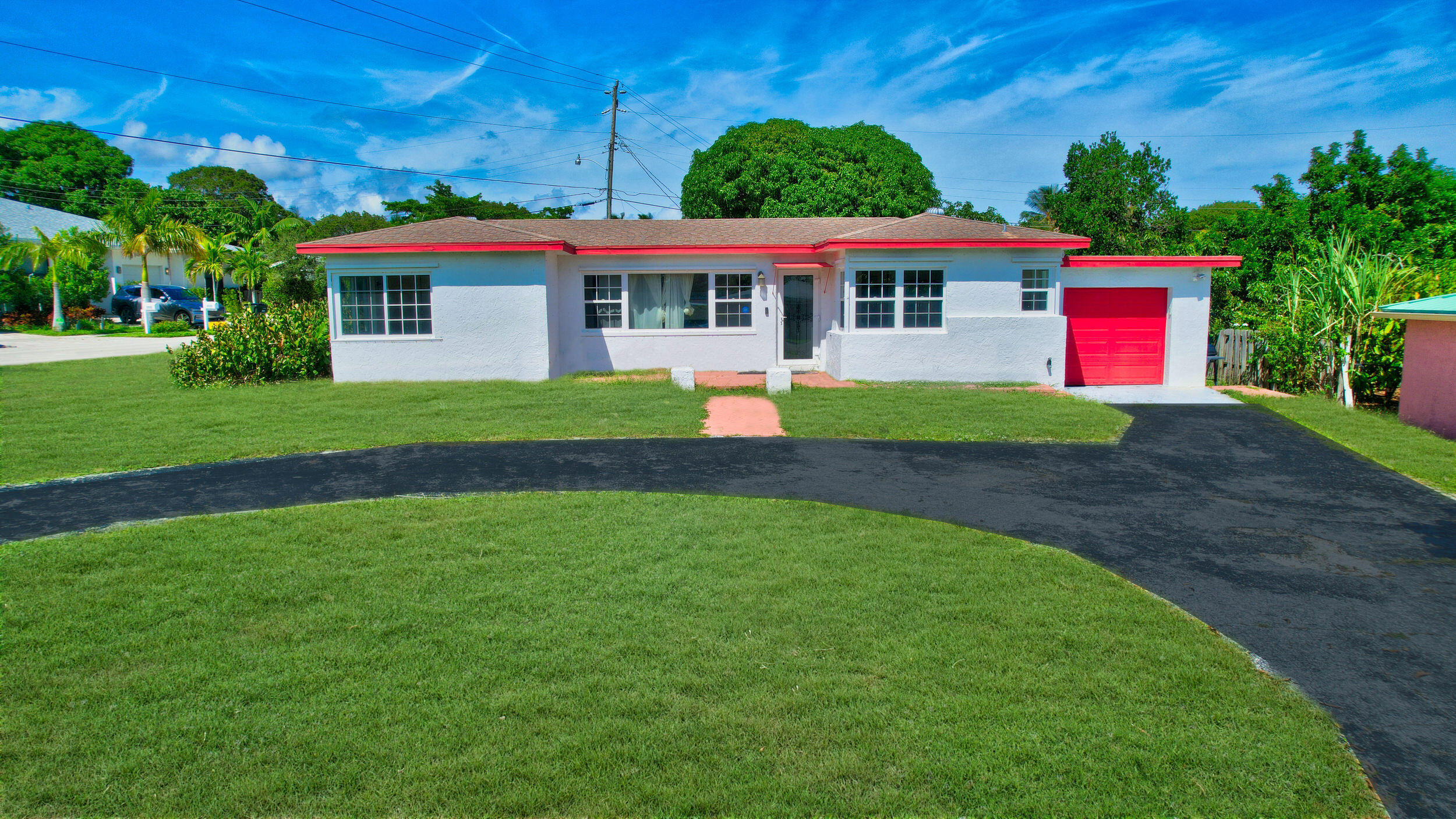 301 Gulfstream Drive Delray Beach, FL 33444 - Photo 2 of 33 Front