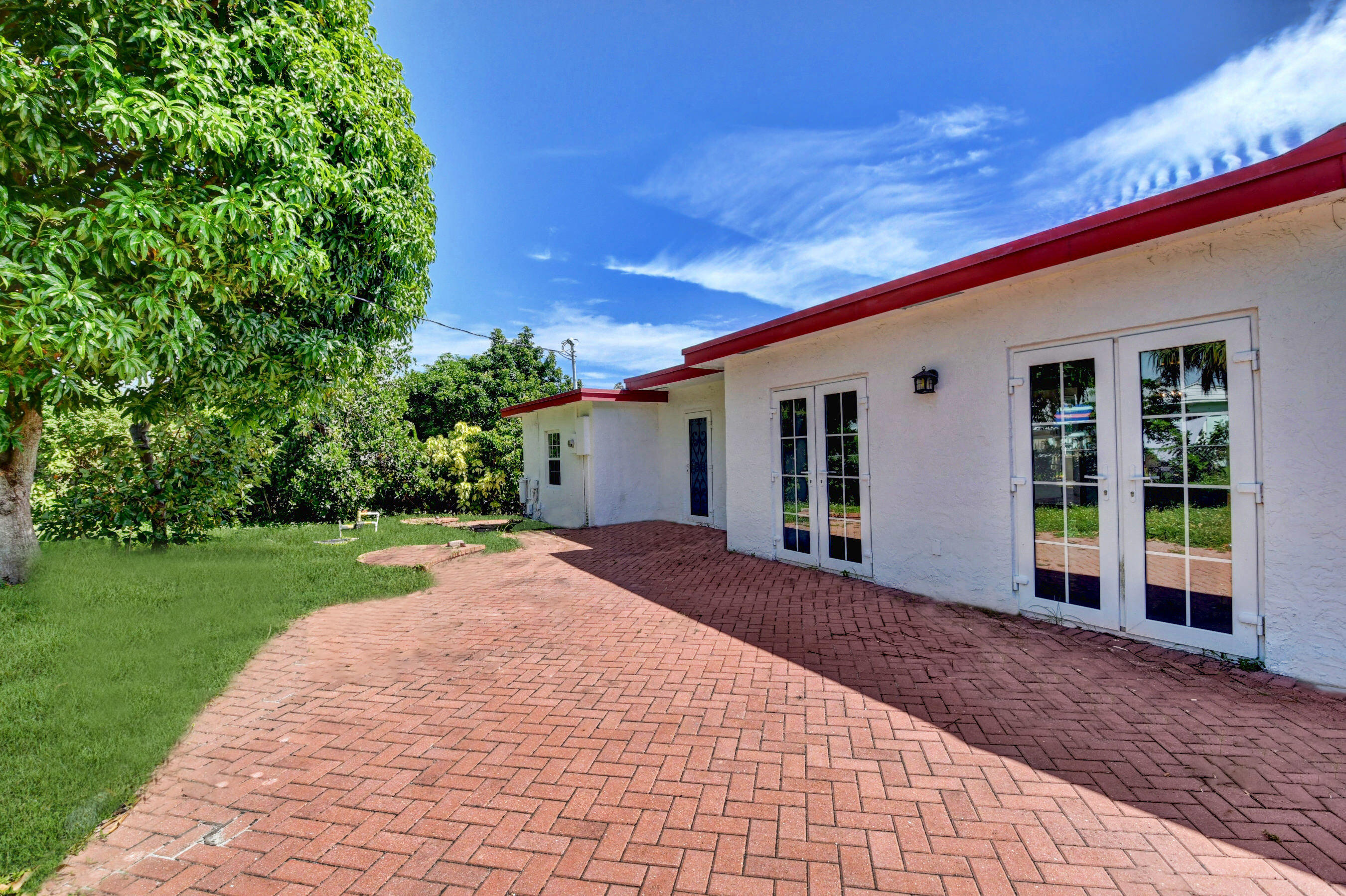 301 Gulfstream Drive Delray Beach, FL 33444 - Photo 27 of 33 back