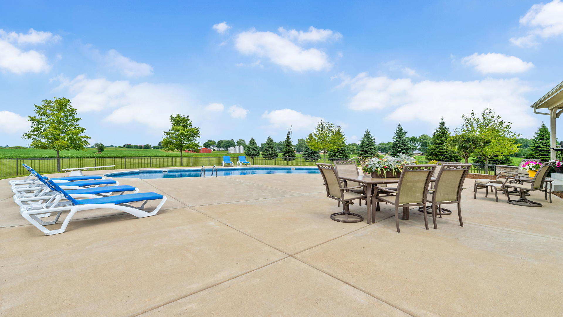 44-w230 Scott Road Sugar Grove, IL 60554 - Photo 35 of 44 an outdoor sitting area with couch and umbrella