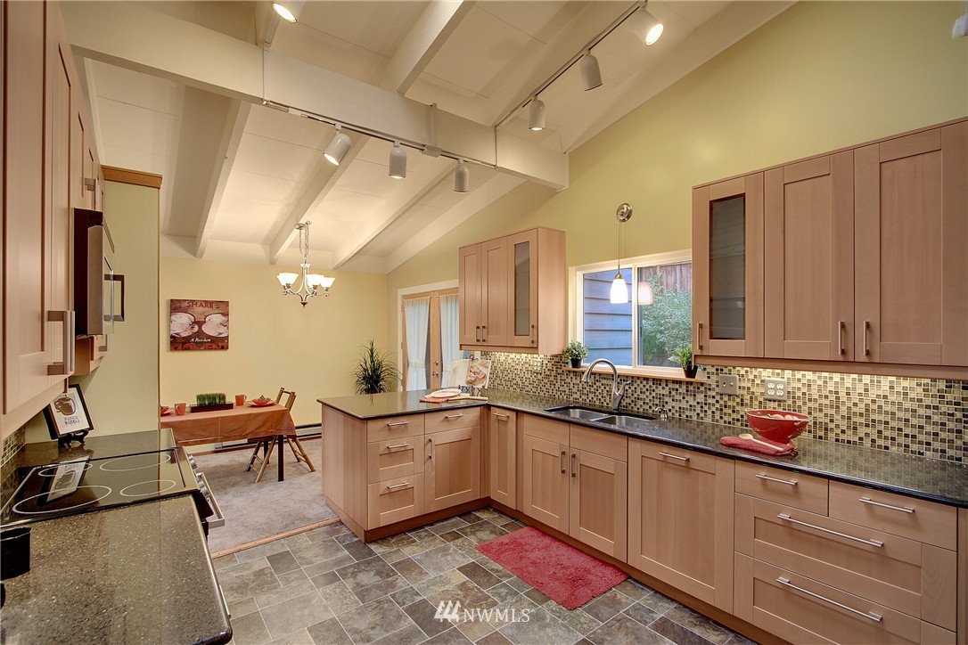 3710 Morris Avenue South Renton, WA 98055 - Photo 2 of 15