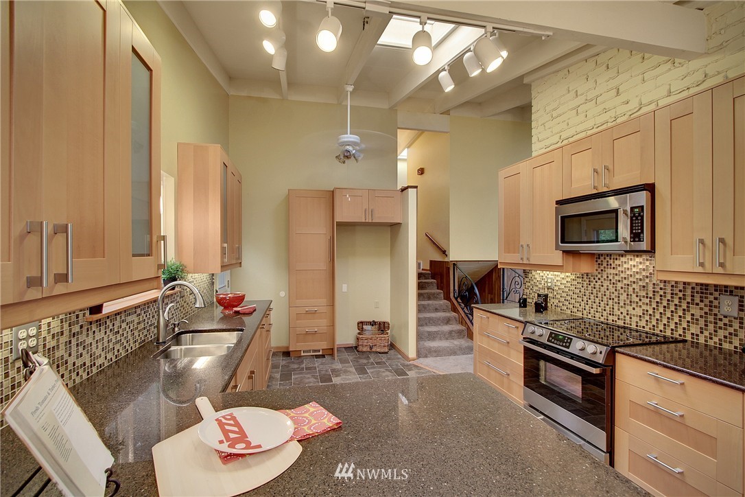3710 Morris Avenue South Renton, WA 98055 - Photo 3 of 15