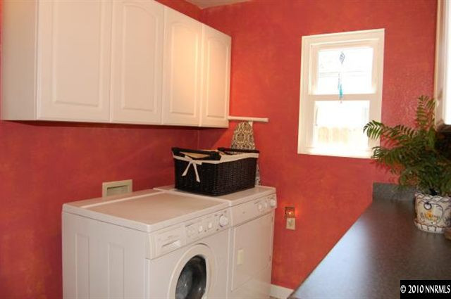 906 Bates Avenue Reno, NV 89502 - Photo 8 of 9 a utility room with dryer and washer