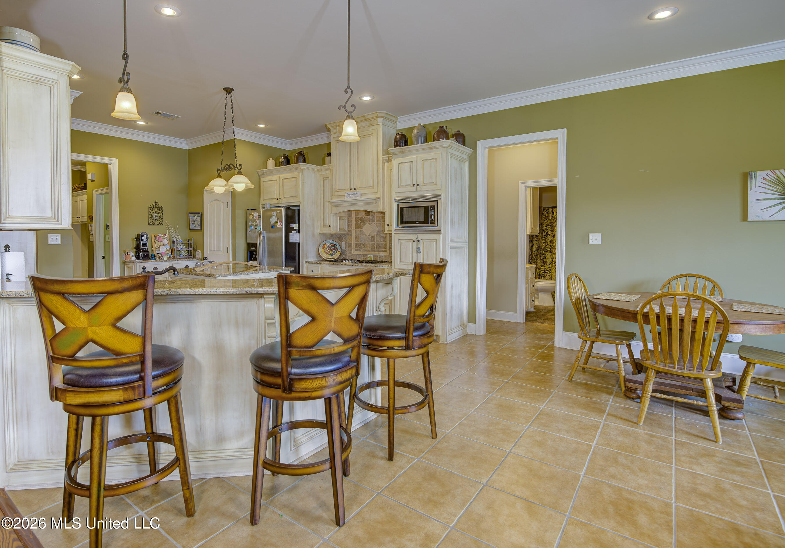 219 Madison Ridge Road Vicksburg, MS 39180 - Photo 11 of 29 Kitchen Breakfast Bar and Breakfast Nook