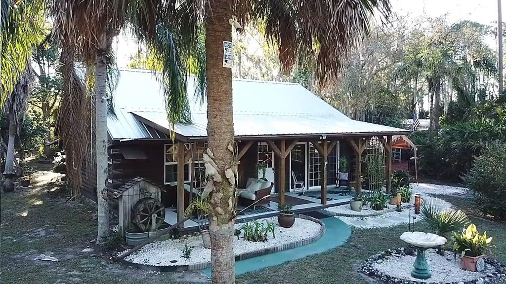 133 Seminole Trail Georgetown, FL 32139 - Photo 84 of 87 a view of a patio with table and chairs under an umbrella