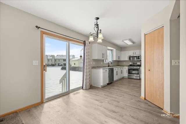 $3,000 | 2477 Smithfield Court, Aurora, IL 60503