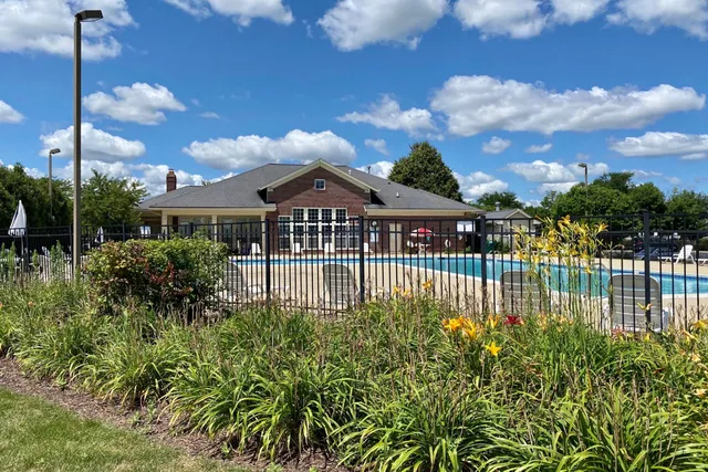 $3,000 | 2477 Smithfield Court, Aurora, IL 60503