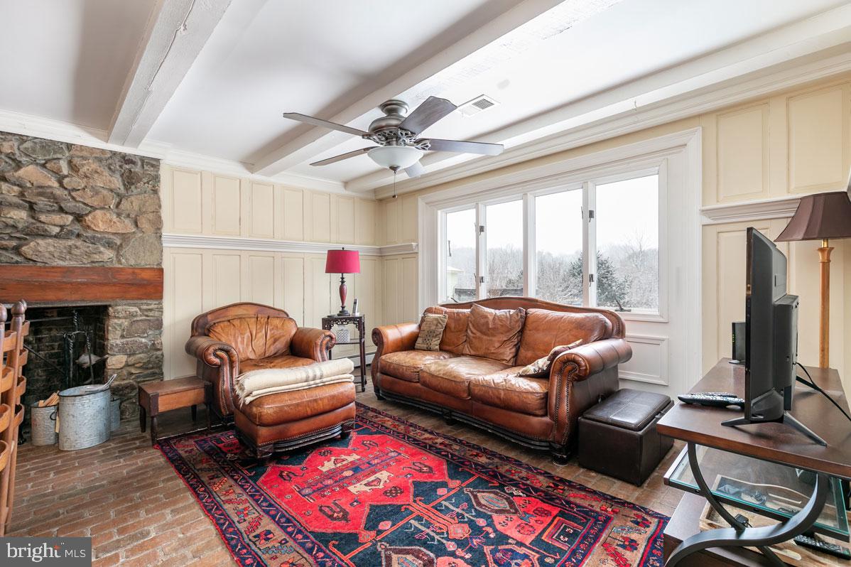 39846 Thomas Mill Road Leesburg, VA 20175 - Photo 11 of 42 On to the other side.