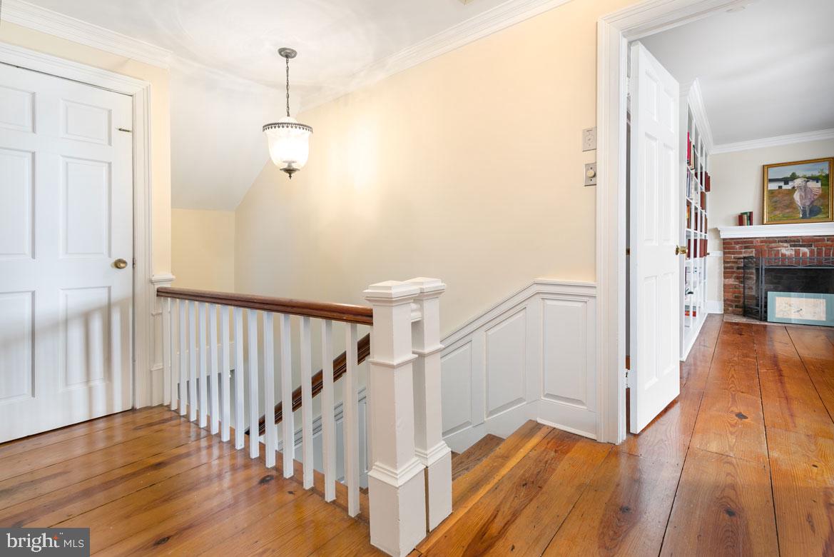 39846 Thomas Mill Road Leesburg, VA 20175 - Photo 21 of 42 Gorgeous wide-plank hardwood flooring. Upper Level
