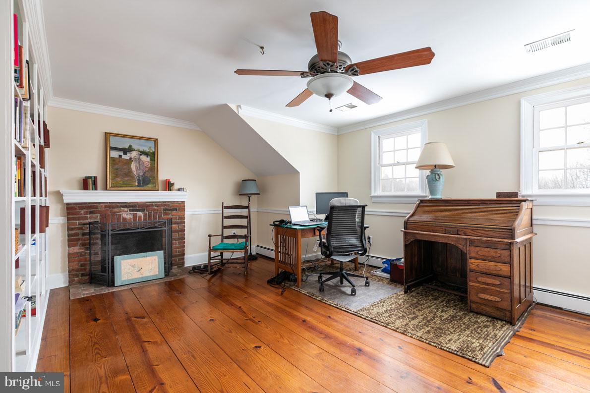 39846 Thomas Mill Road Leesburg, VA 20175 - Photo 24 of 42 Sitting room with fireplace.