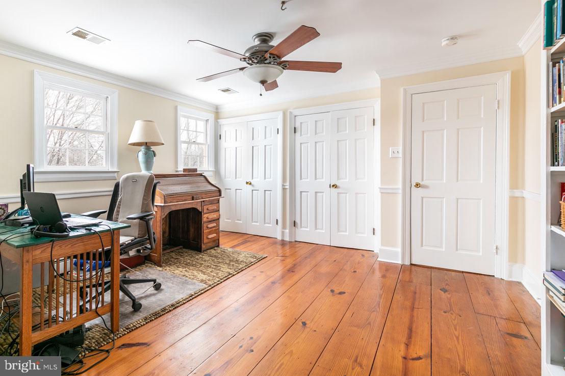 39846 Thomas Mill Road Leesburg, VA 20175 - Photo 26 of 42 Ample closet space and ensuite bathroom.