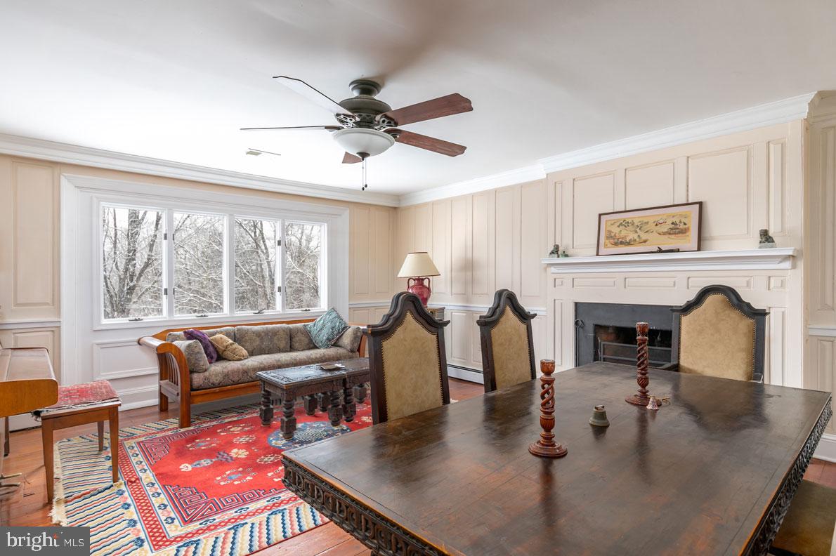 39846 Thomas Mill Road Leesburg, VA 20175 - Photo 9 of 42 Large living/dining room with fireplace.