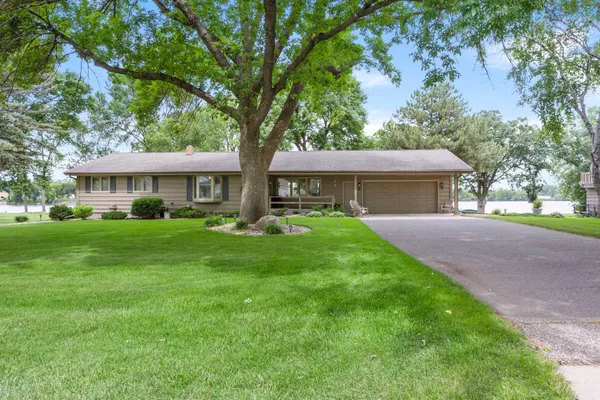 $649,000 | 830 Lakewood Dr S West, Hutchinson, MN 55350
