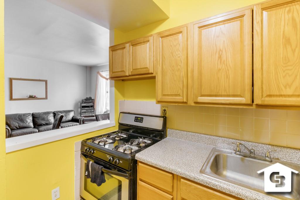 9 Argyle Road, Unit B3 Brooklyn, NY 11218 - Photo 4 of 10 a kitchen that has a sink and a stove