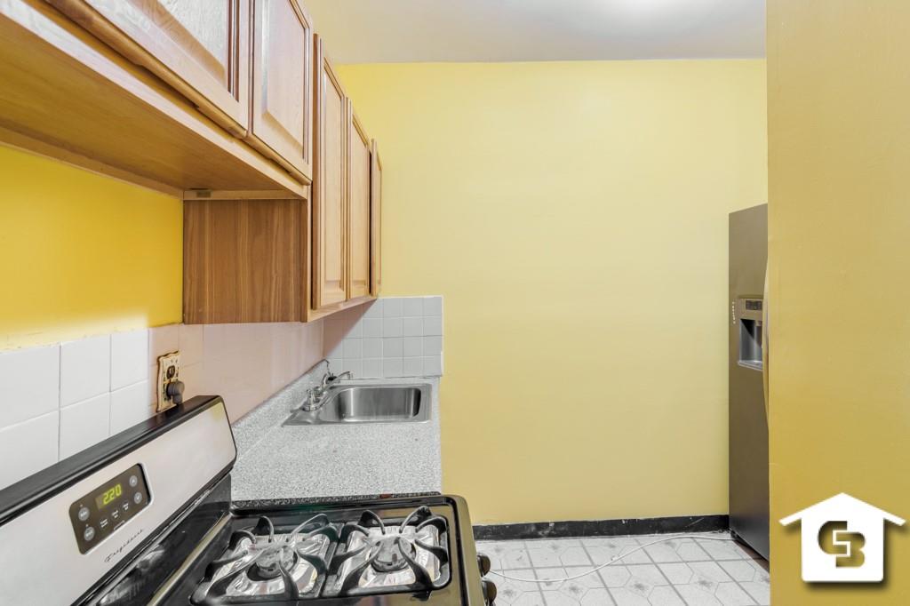 9 Argyle Road, Unit B3 Brooklyn, NY 11218 - Photo 5 of 10 a kitchen with a sink and a stove top oven