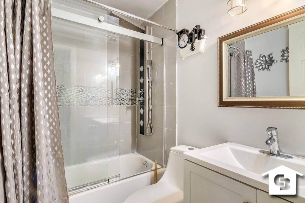 9 Argyle Road, Unit B3 Brooklyn, NY 11218 - Photo 8 of 10 a bathroom with a tub and a sink