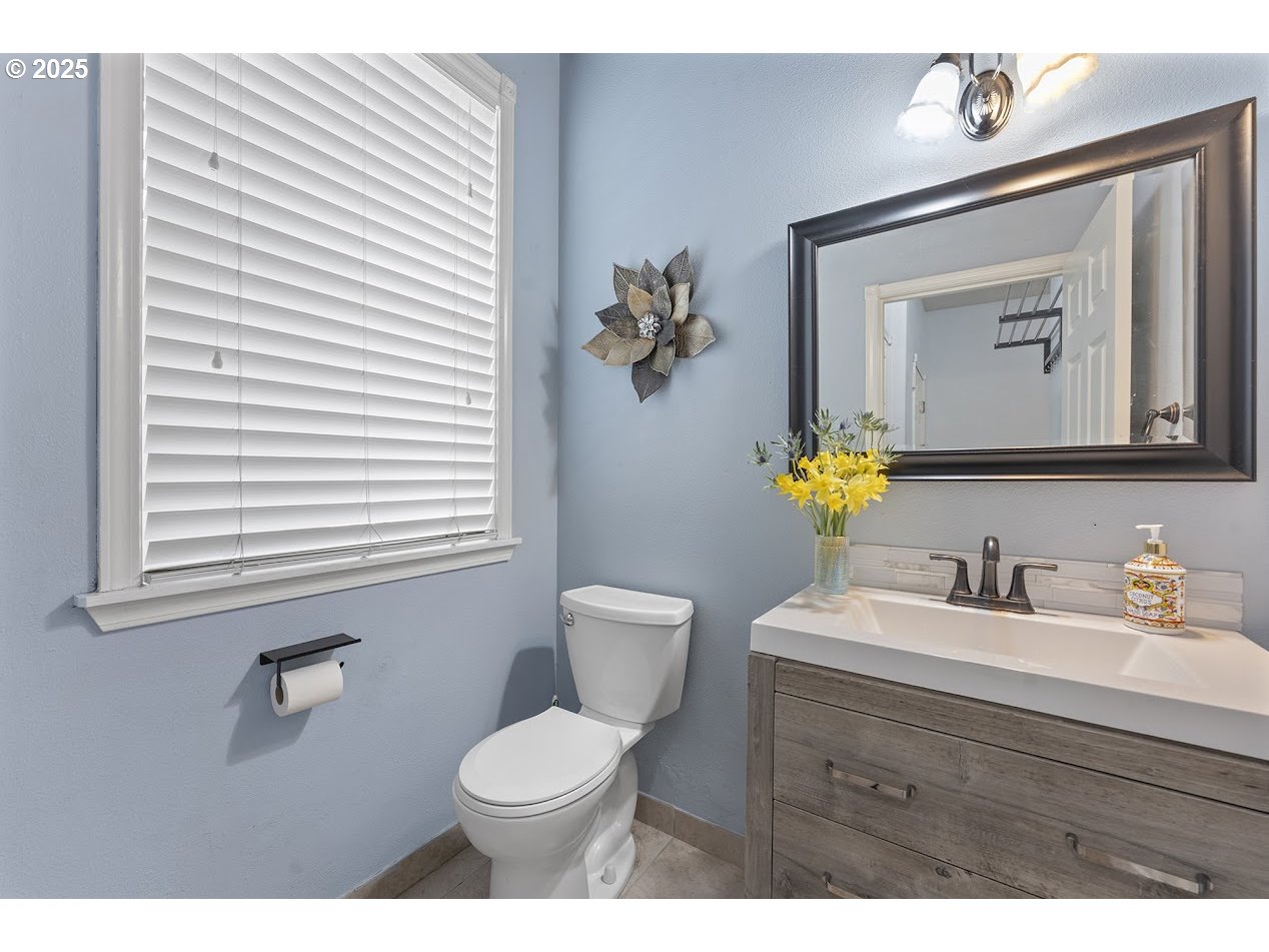 1032 Northwest Burnside Road Gresham, OR 97030 - Photo 20 of 32 Bathroom