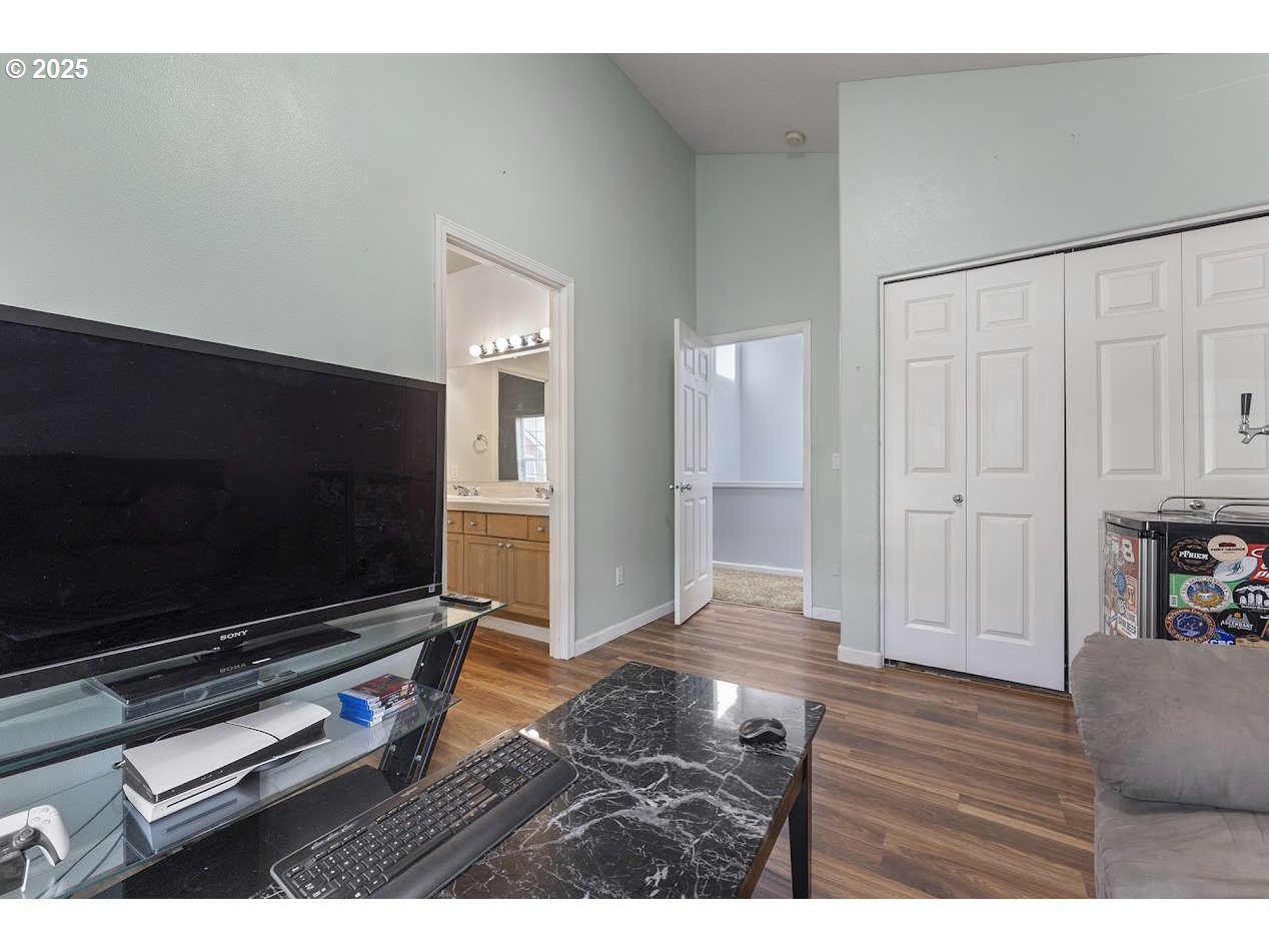 1032 Northwest Burnside Road Gresham, OR 97030 - Photo 27 of 32 Bedroom