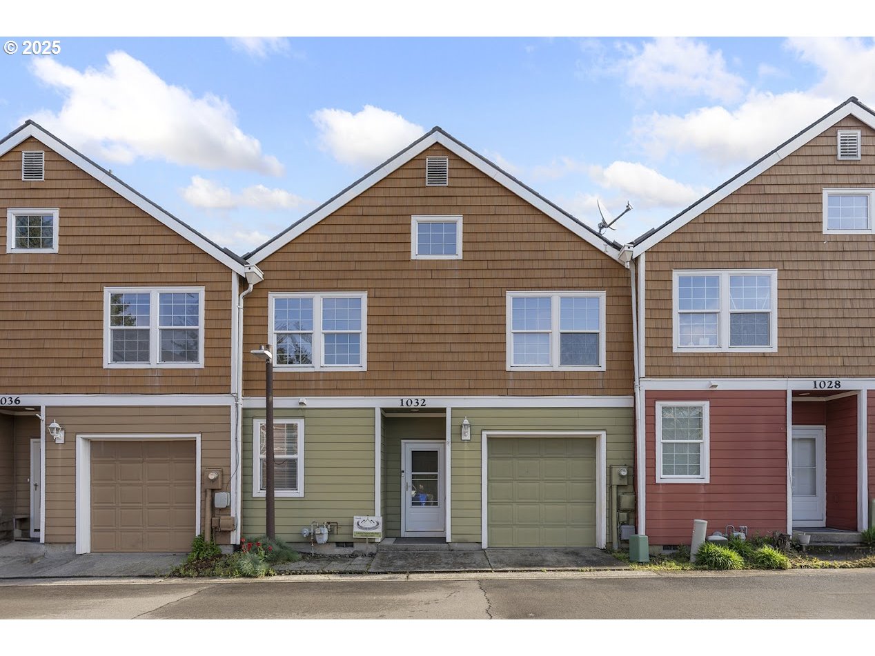 1032 Northwest Burnside Road Gresham, OR 97030 - Photo 3 of 32