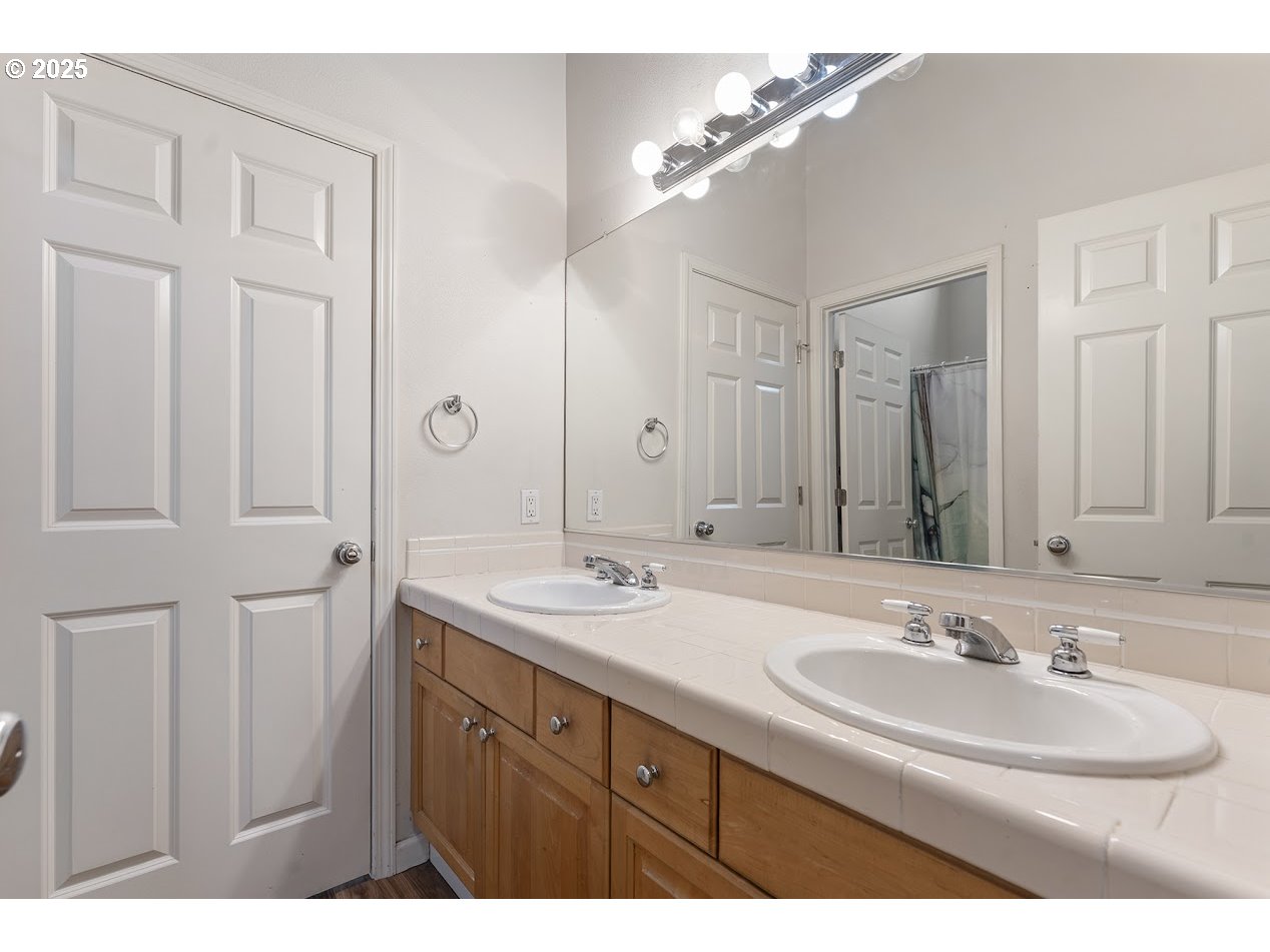 1032 Northwest Burnside Road Gresham, OR 97030 - Photo 31 of 32 Bathroom